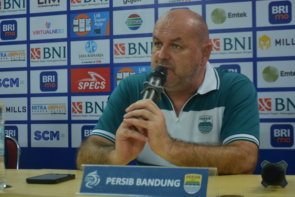 Pelatih Persib Bojan Hodak Soroti Masalah Bhayangkara FC