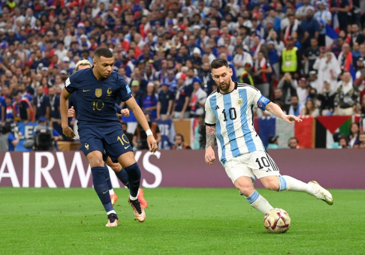 Berbau Klenik, Lionel Messi Kenakan Gelang Merah Keberuntungan saat Bawa Argentina Juara
