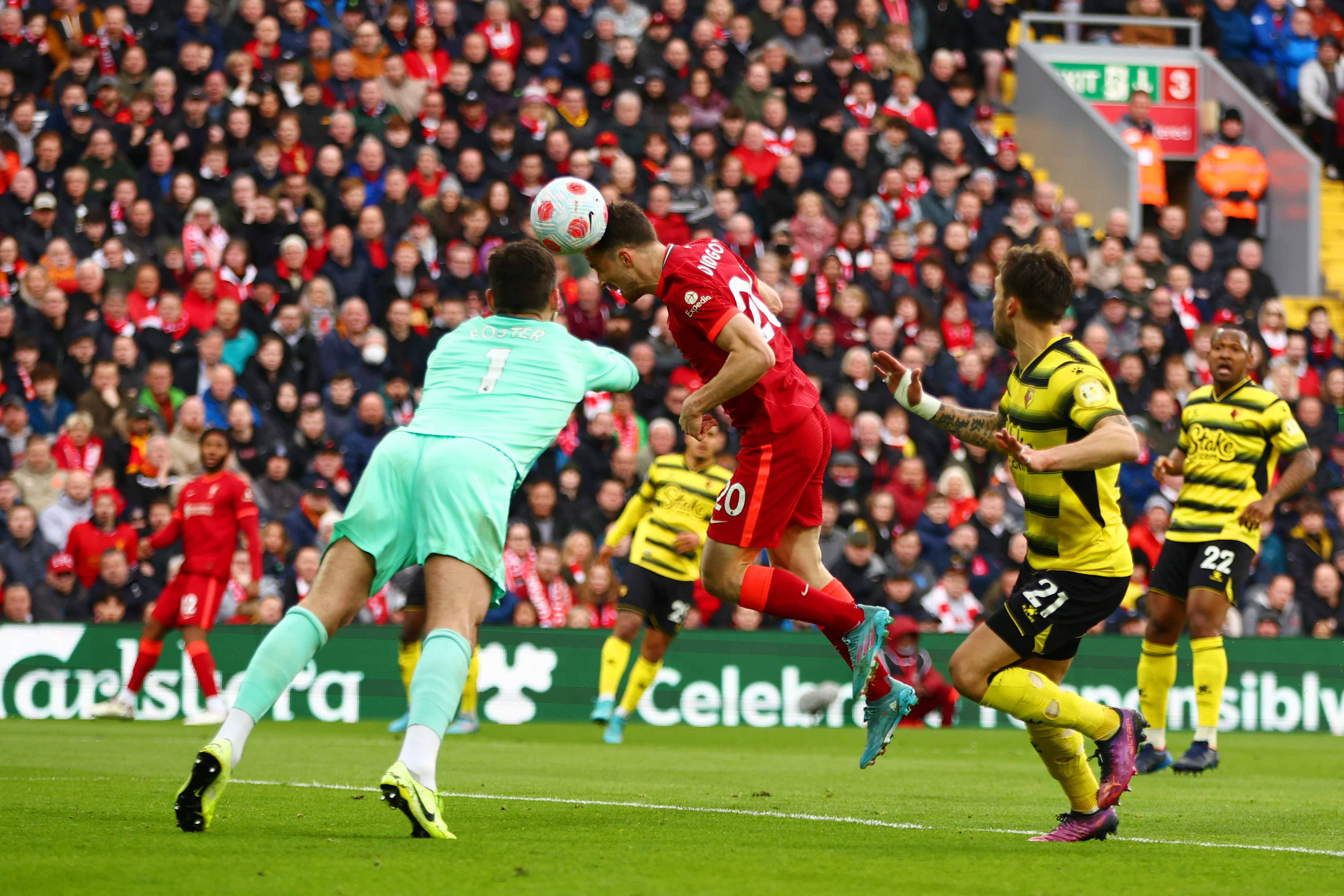 Liverpool 2-0 Watford: The Reds Berikan Tekanan untuk Manchester City