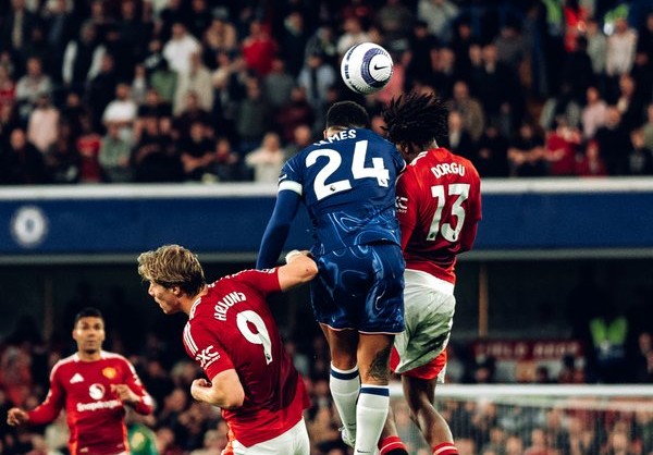 Kalah Tipis dari Chelsea, Manchester United Semakin Terpuruk