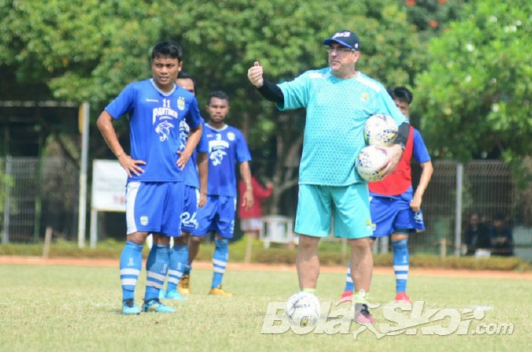 Robert Alberts Pastikan Persib Uji Coba Melawan Bhayangkara FC