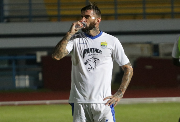 Malisic dan N'Douassel Rawan saat Kontra TIRA-Persikabo, Pelatih Persib Enggan Memperingatkan