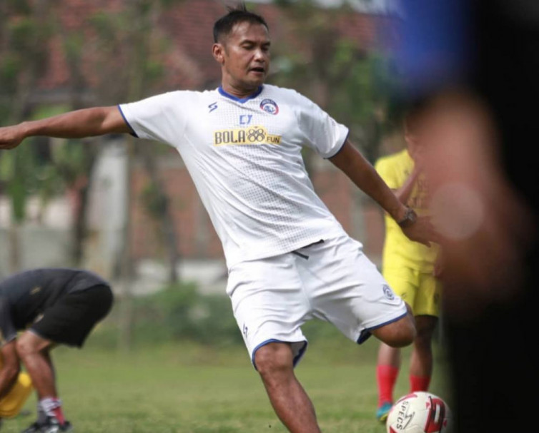 Charis Yulianto Susul Carlos Carvalho Keluar dari Arema FC
