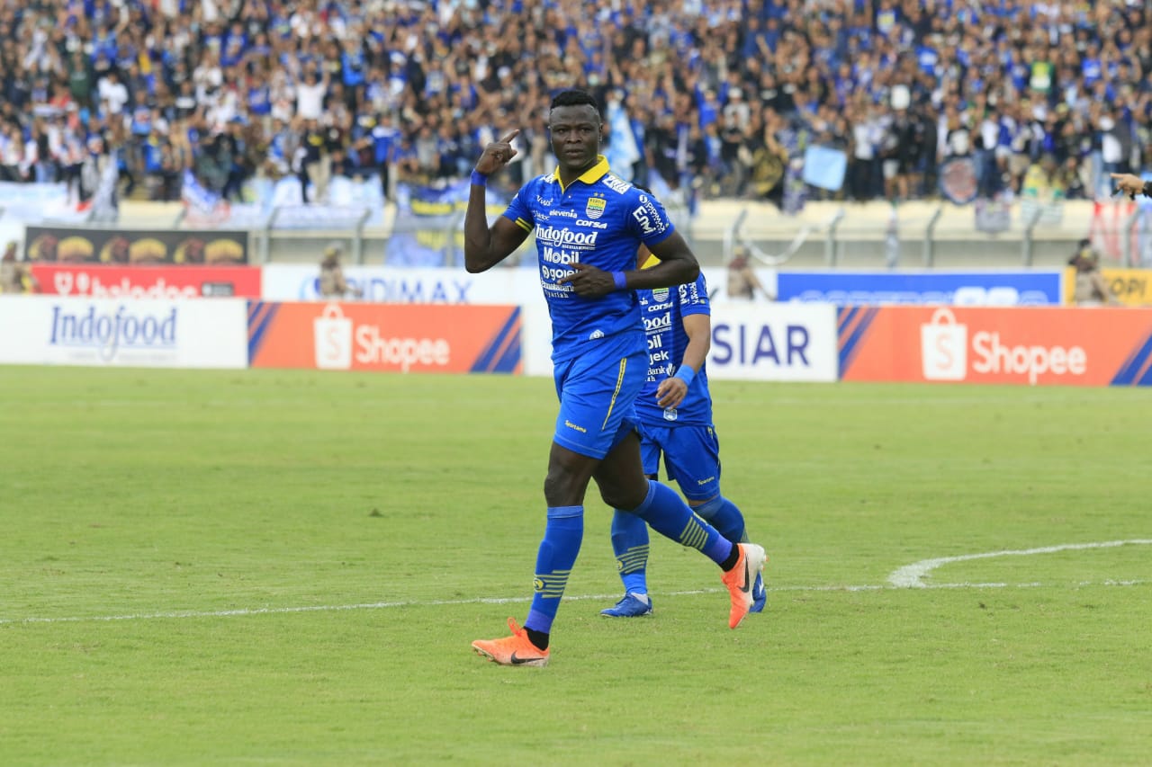 Mengundurkan Diri, Persib Masih Bujuk Ezechiel N'Douassel