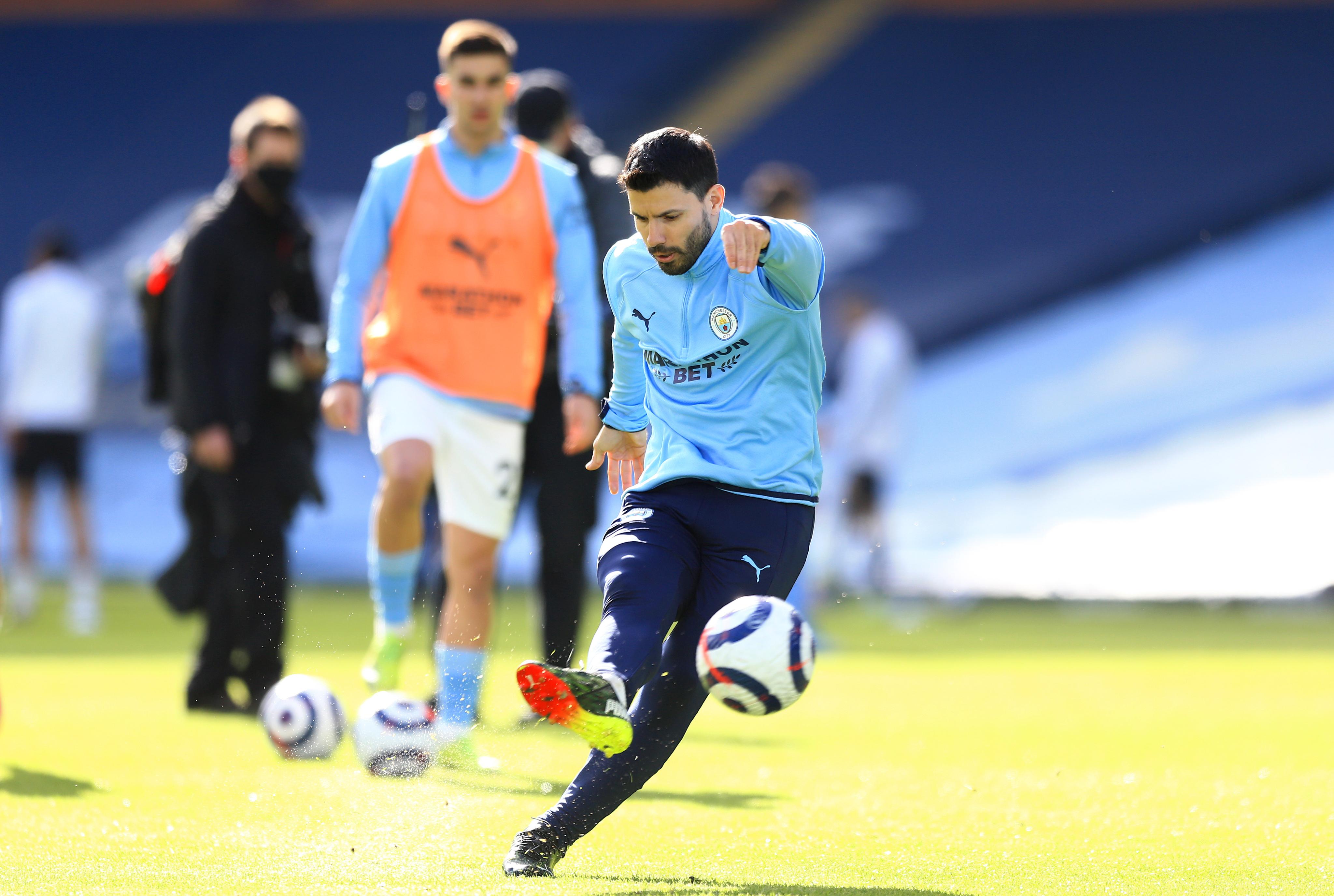 Status Legenda Hidup Tak Garansi Aguero Dipertahankan Man City