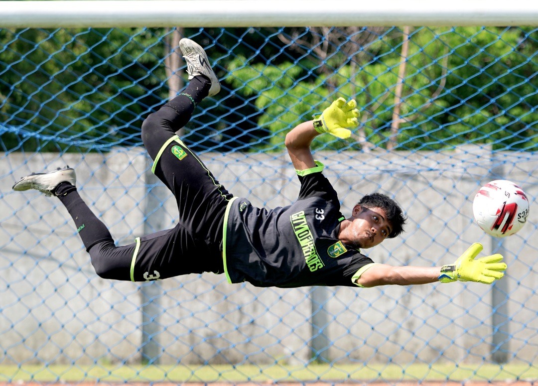 Persebaya Andalkan Kiper Minim Pengalaman Kontra PSIS
