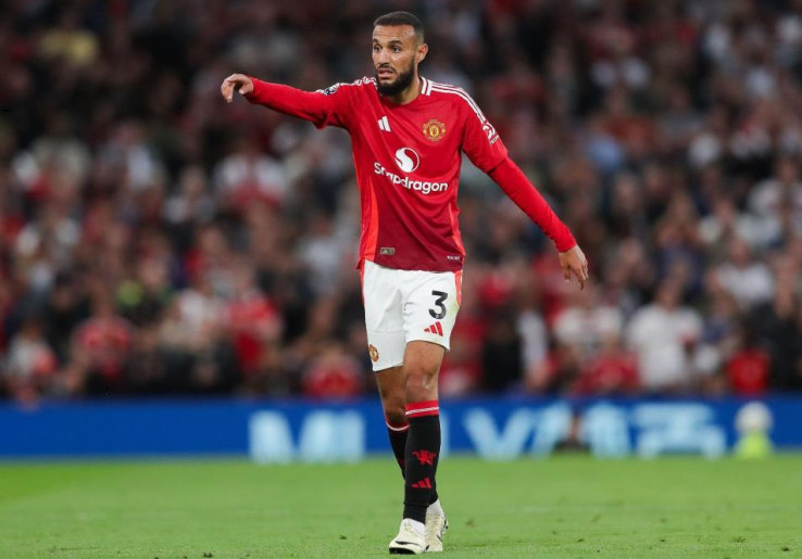 AC Milan Memulai Misi Rekrut Bek Manchester United, Noussair Mazraoui