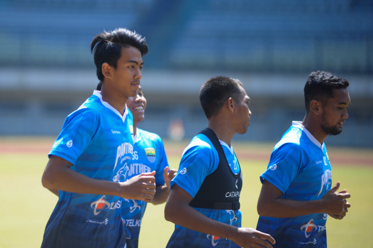Bek Muda Persib Kakang Rudianto Kesulitan Memilih antara Timnas U-19 atau Garuda Select