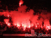 Tanggapan Manajemen Persib Soal Flare di Laga Melawan Persikabo 1973