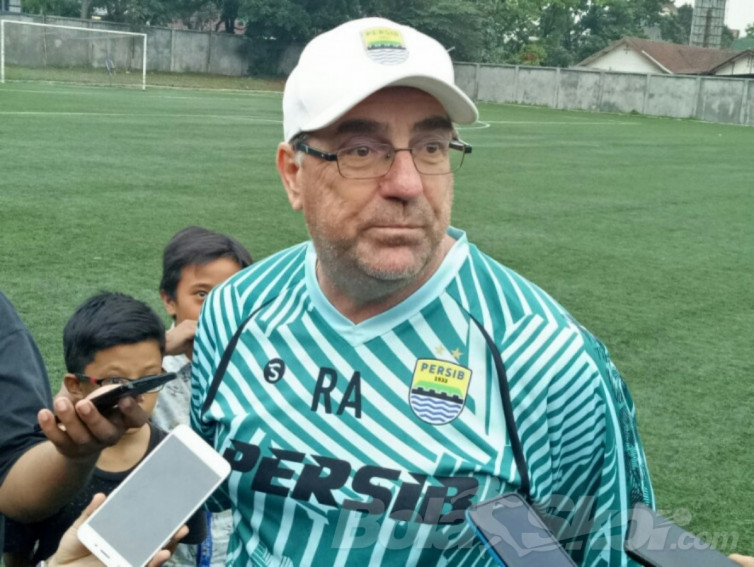 Potongan Gaji Jadi Alasan Persib Bandung Tunda Latihan