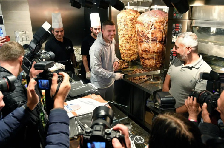 Jadi Juragan Kebab dan Es Krim, Kekayaan Lukas Podolski Nyaris Rp3 Triliun