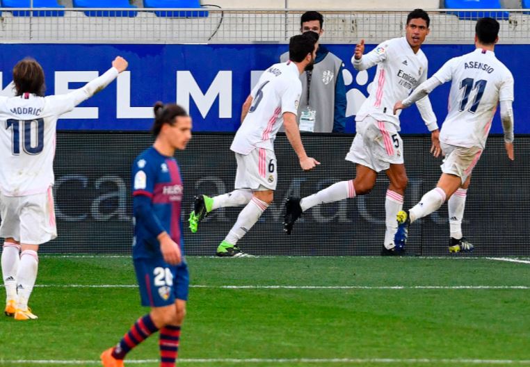 Huesca 1-2 Real Madrid: Gol Varane Berbuah Tiga Poin Berharga