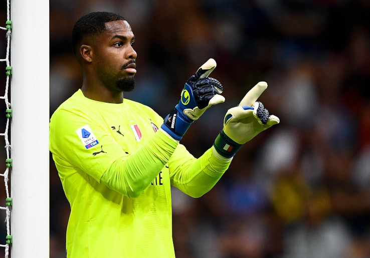 Juventus Ikut Ramaikan Perburuan Kiper AC Milan Mike Maignan