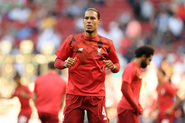 Cari Bek Tangguh, Juventus Targetkan Virgil van Dijk