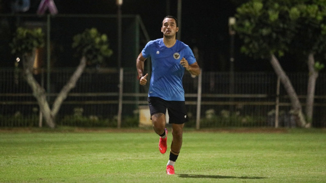 Ezra Walian Bertekad Bawa Timnas Indonesia Lebih Berprestasi