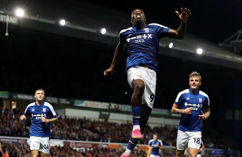Hajar Wolves, Elkan Baggott Antar Ipswich Town ke Putaran Empat Piala Liga Inggris