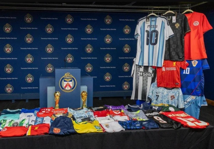 Kabar Piala Dunia 2026: Polisi Toronto Sita Belasan Ribu Merchandise Sepak Bola KW