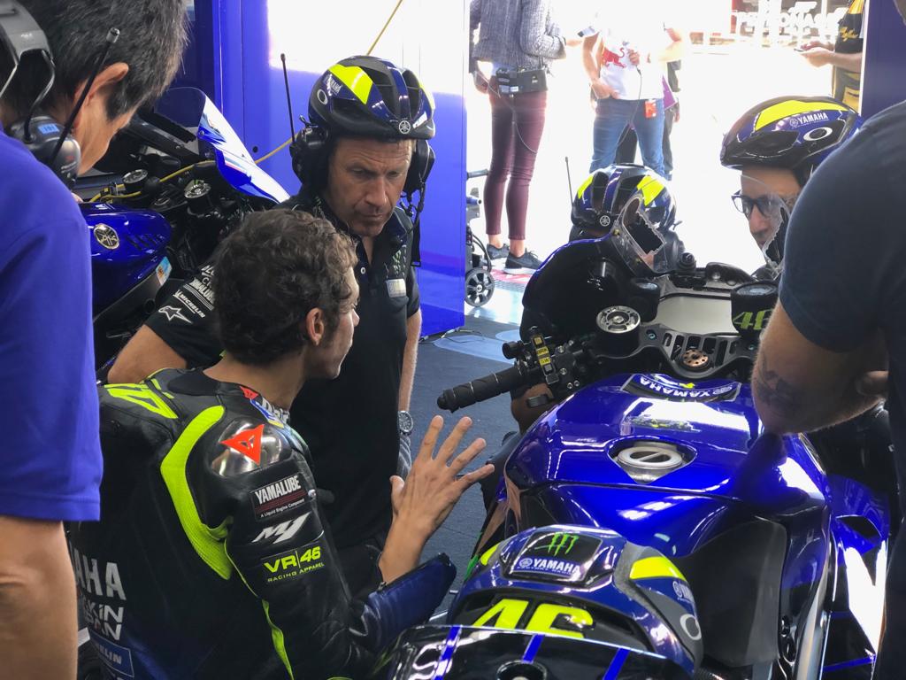 Belum Mau Pensiun, Musim Depan Rossi Ganti Kepala Kru