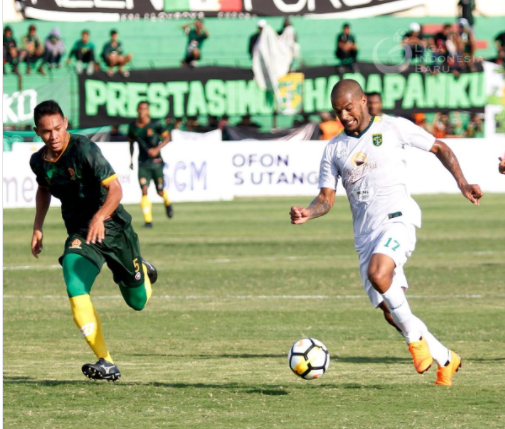 PS TIRA 1-4 Persebaya Surabaya: David Da Silva Hattrick, Bajul Ijo di Puncak Klasemen