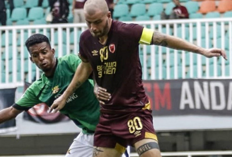 Wiljan Pluim Bicara Rumput Alang-alang Stadion Andi Mattalatta, Anaconda, dan Fanatisme Suporter PSM