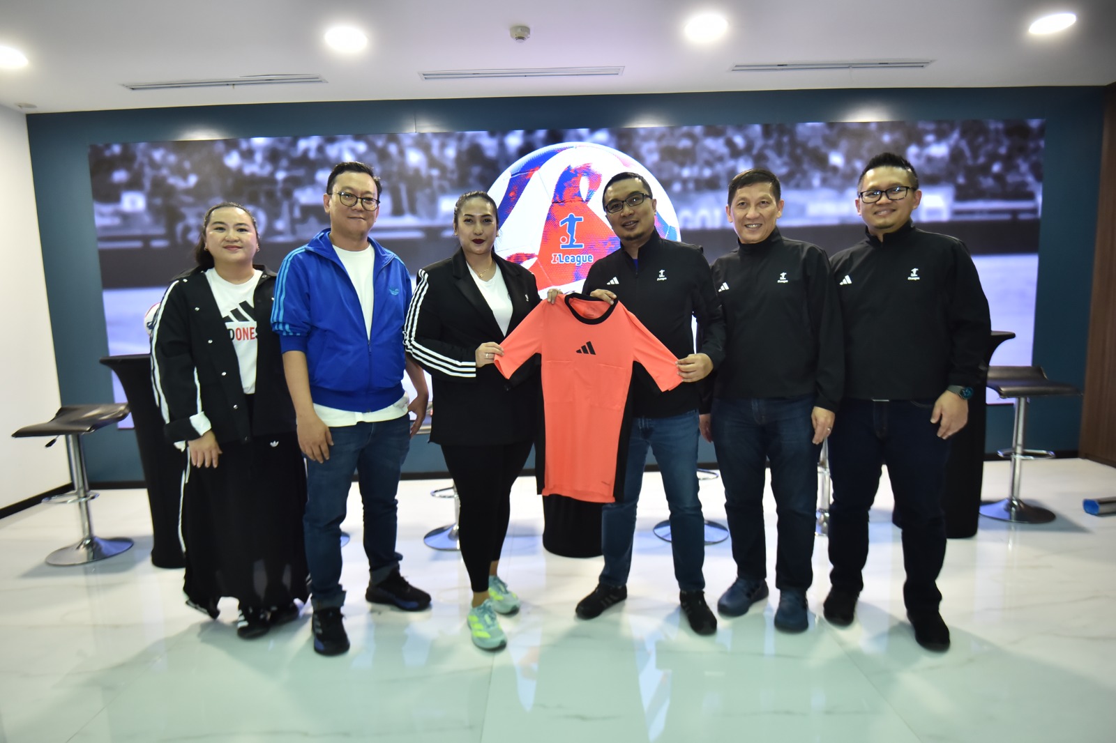 I League Kerja Sama dengan Adidas Indonesia, Support Bola hingga Seragam Wasit di Super League 2025/2026