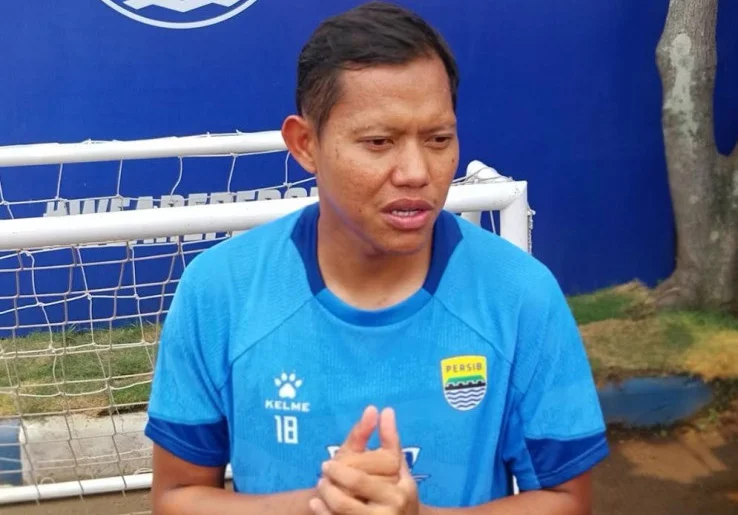 Adam Alis Sebut Port FC di Atas Persib Bandung