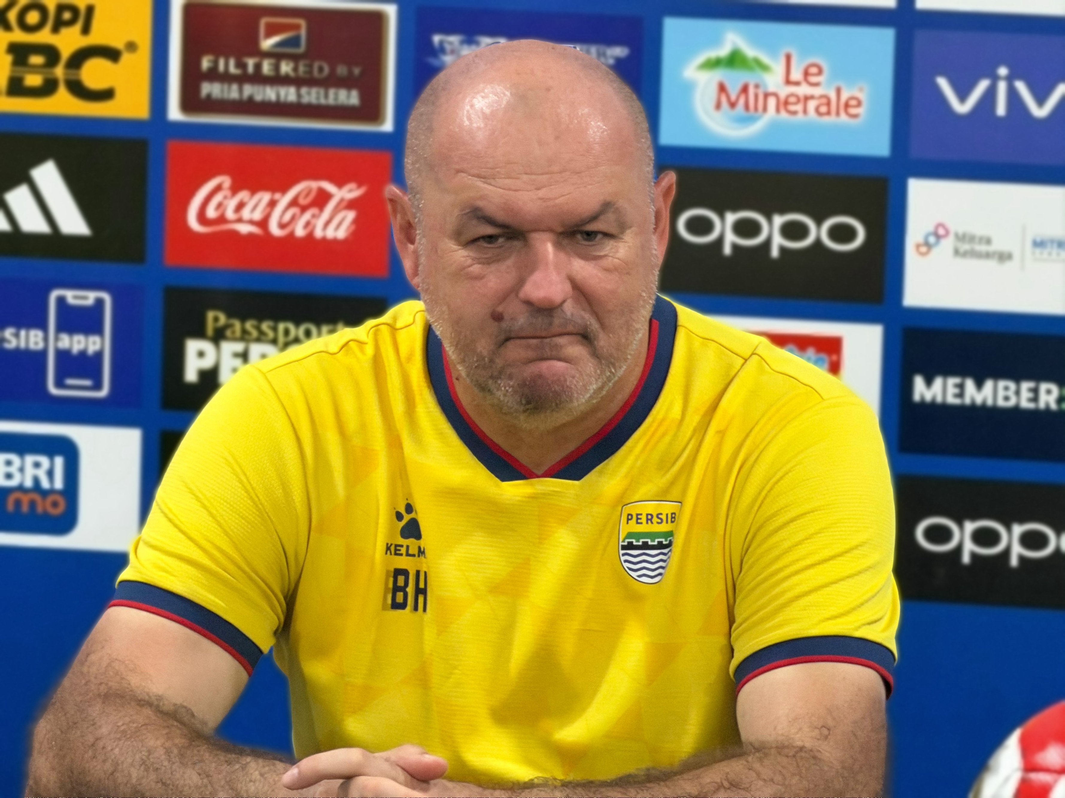 Bojan Hodak Minta Skuad Persib Jaga Emosi Saat Hadapi Persija