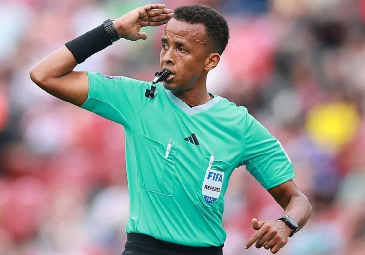 Ditolak Masuk Amerika Serikat, Omar Artan Cetak Sejarah Jadi Wasit Afrika Pertama yang Pimpin Piala Super Eropa