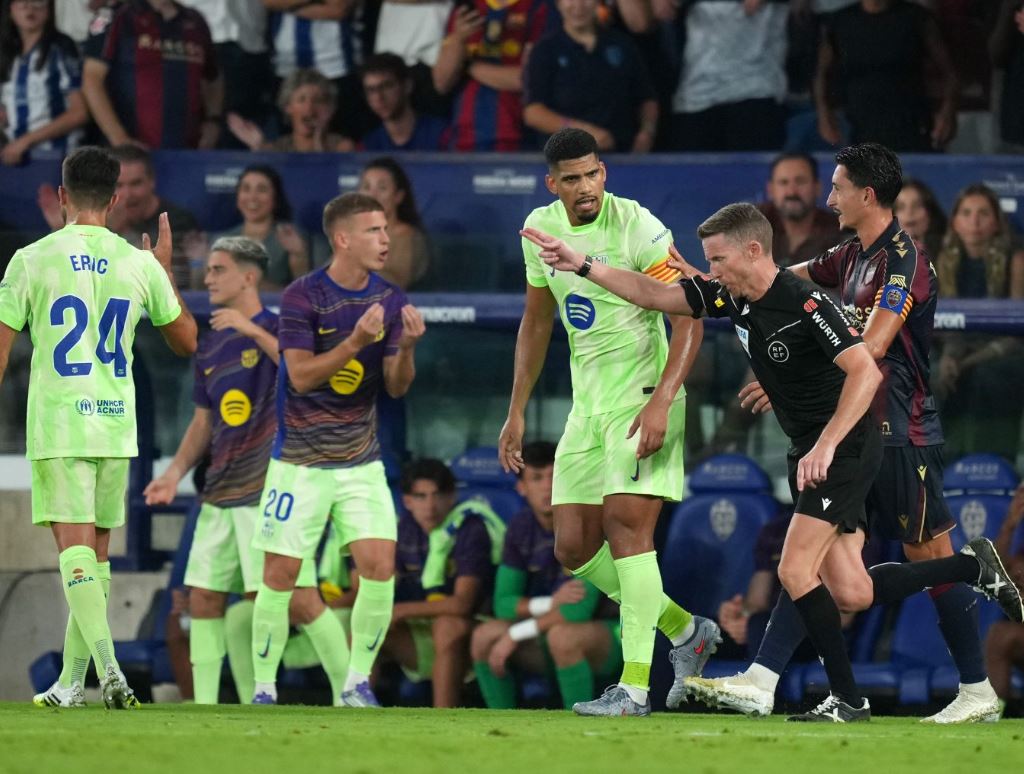 Terluka tapi Tidak Parah, Barcelona Ketika Susah Payah Menang 3-2 atas Levante