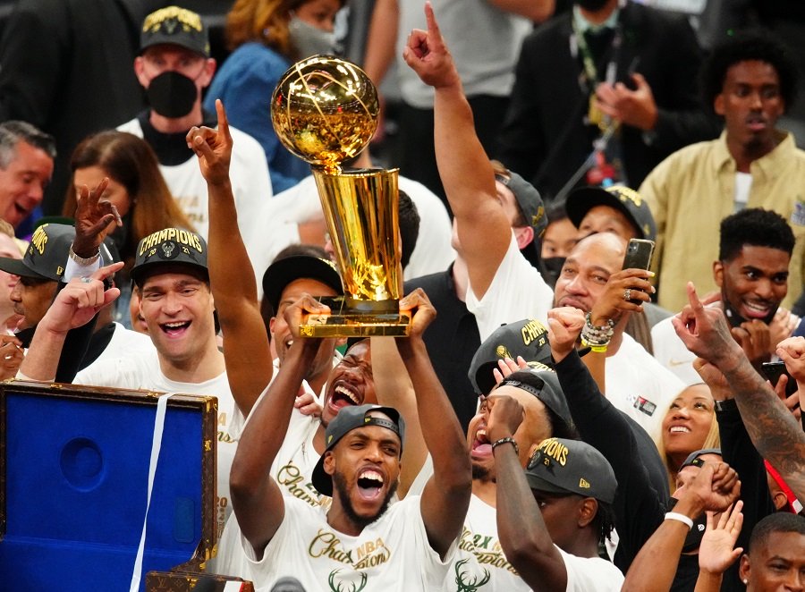 Tertinggal dan Bangkit, Milwaukee Bucks adalah Juara NBA 2021