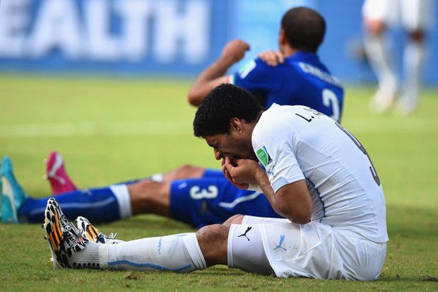 Suarez Akui Makin Dewasa Usai Gigit Chiellini di Piala Dunia 2014