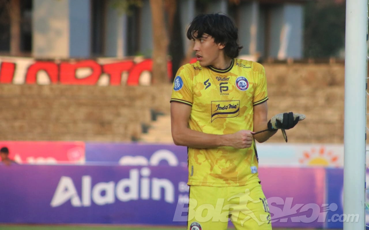 Puji Kiper Arema FC Julian Schwarzer, Pelatih Persis Solo Langsung Menatap Dewa United FC