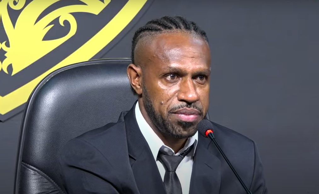 Boaz Solossa Resmi Diperkenalkan Jadi Pemain Borneo FC