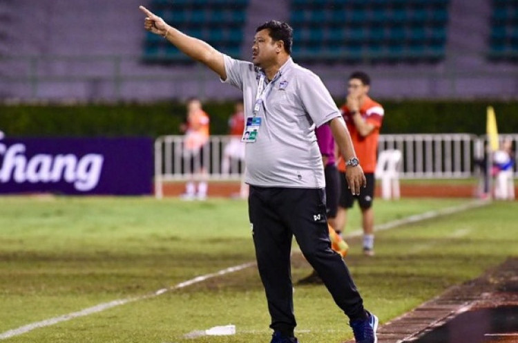 Pelatih Timnas Thailand Khawatirkan Kondisi Lapangan di Indonesia 