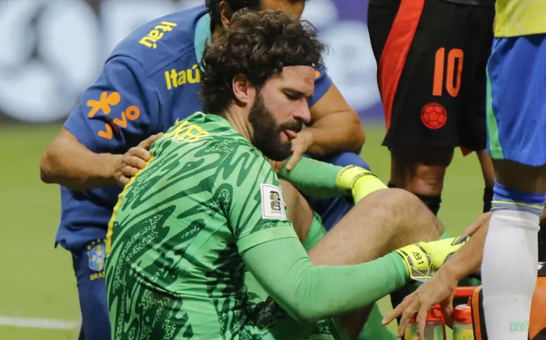 Alami Cedera Kepala, Alisson Becker Dikembalikan ke Liverpool
