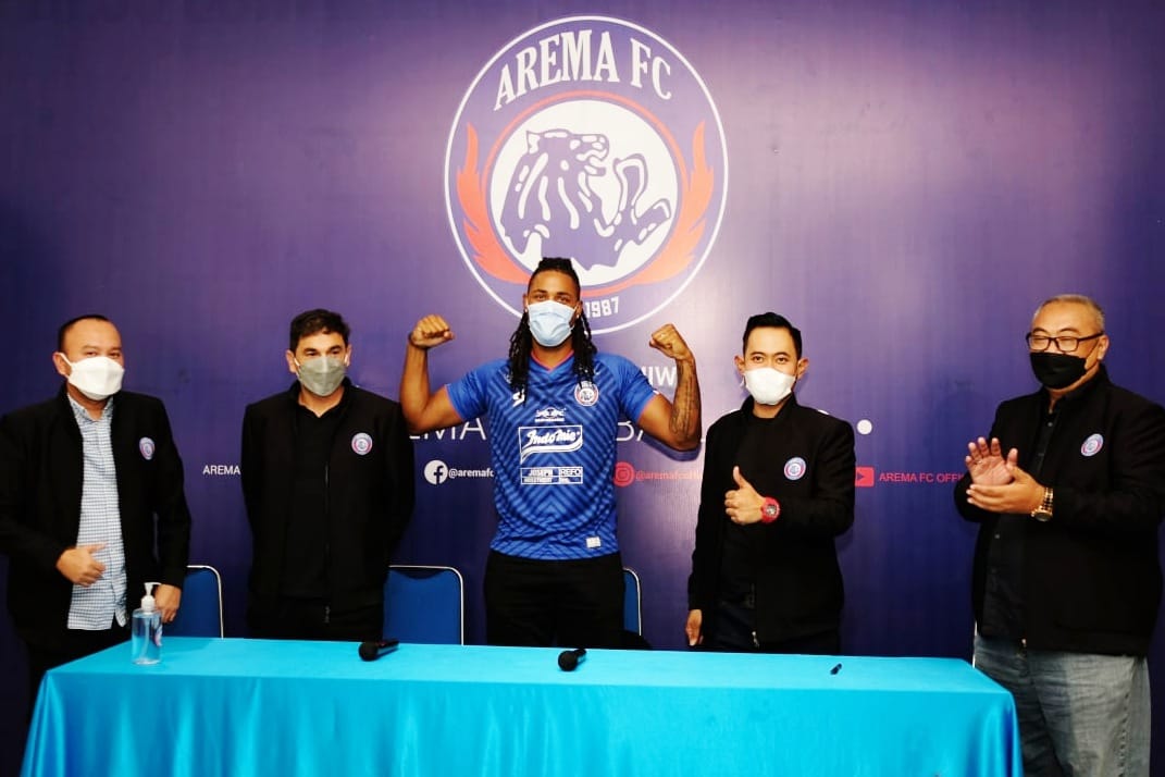 Jersey Nomor 9 dan Ekspektasi Tinggi Arema FC pada Carlos Fortes