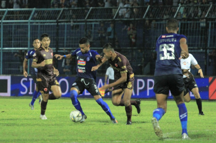 Arema FC Lega Putus Rekor Buruk Lawan PSM Makassar
