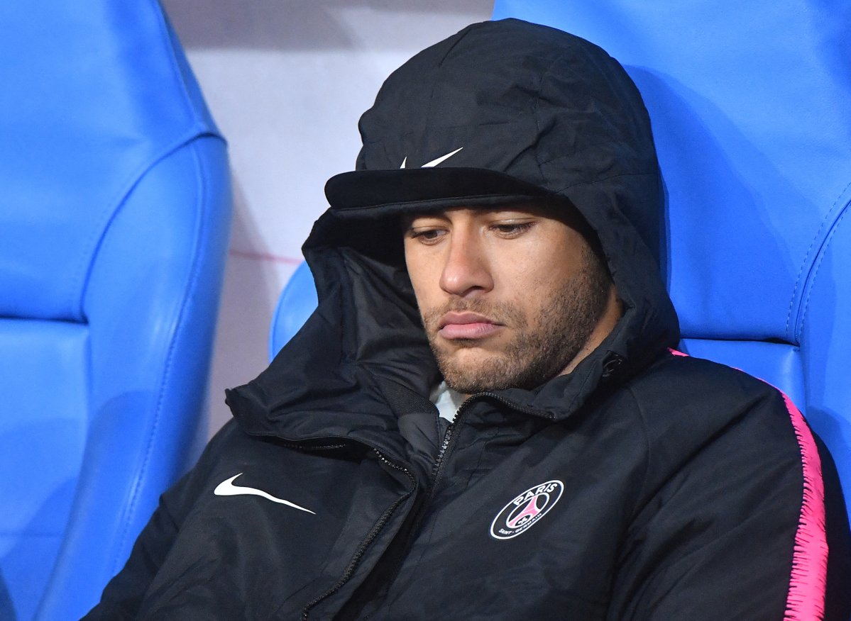 Direktur Olahraga PSG Sebut Belum Ada Tawaran Barcelona untuk Neymar