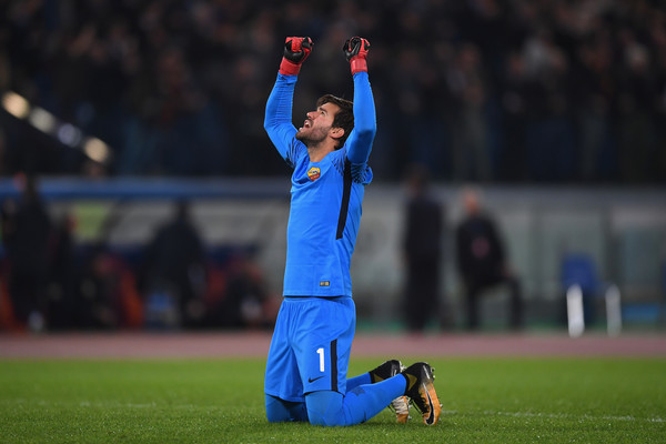 Alisson Becker Tes Medis di Liverpool