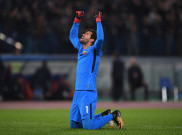 Alisson Becker Tes Medis di Liverpool 