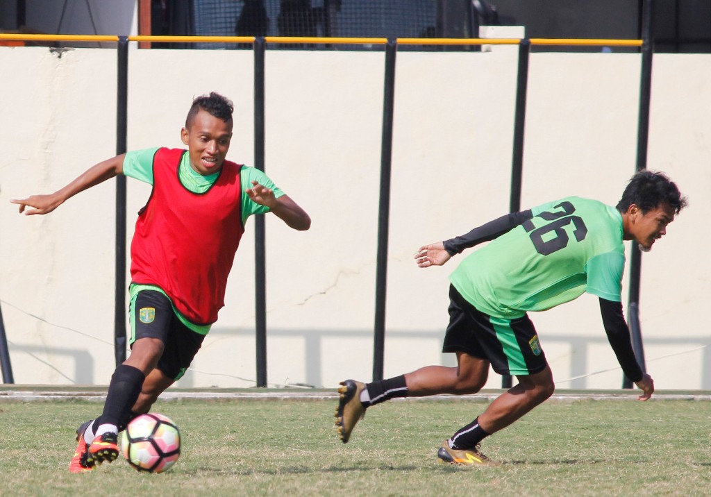Djanur Berharap Irfan Jaya Juga Moncer Saat Hadapi Persib Bandung