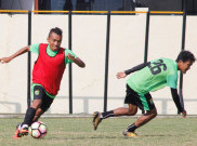 Djanur Berharap Irfan Jaya Juga Moncer Saat Hadapi Persib Bandung