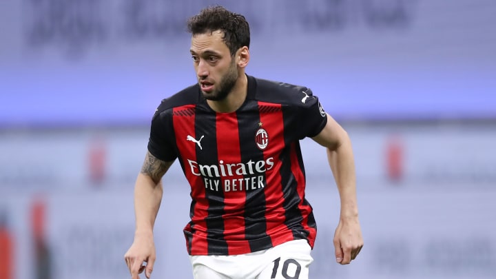 Hakan Calhanoglu Segera Ikuti Jejak Donnarumma