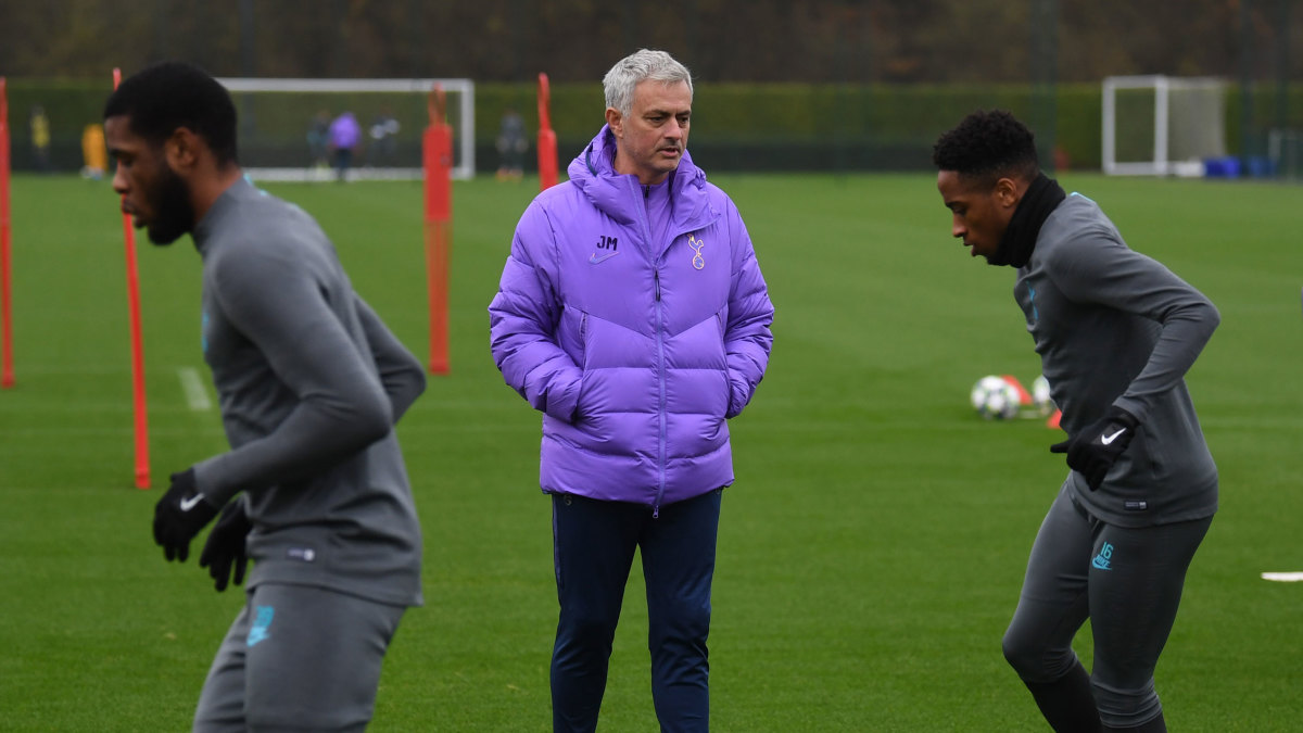 Jose Mourinho Meminta Maaf Usai Langgar Aturan Pemerintah Inggris