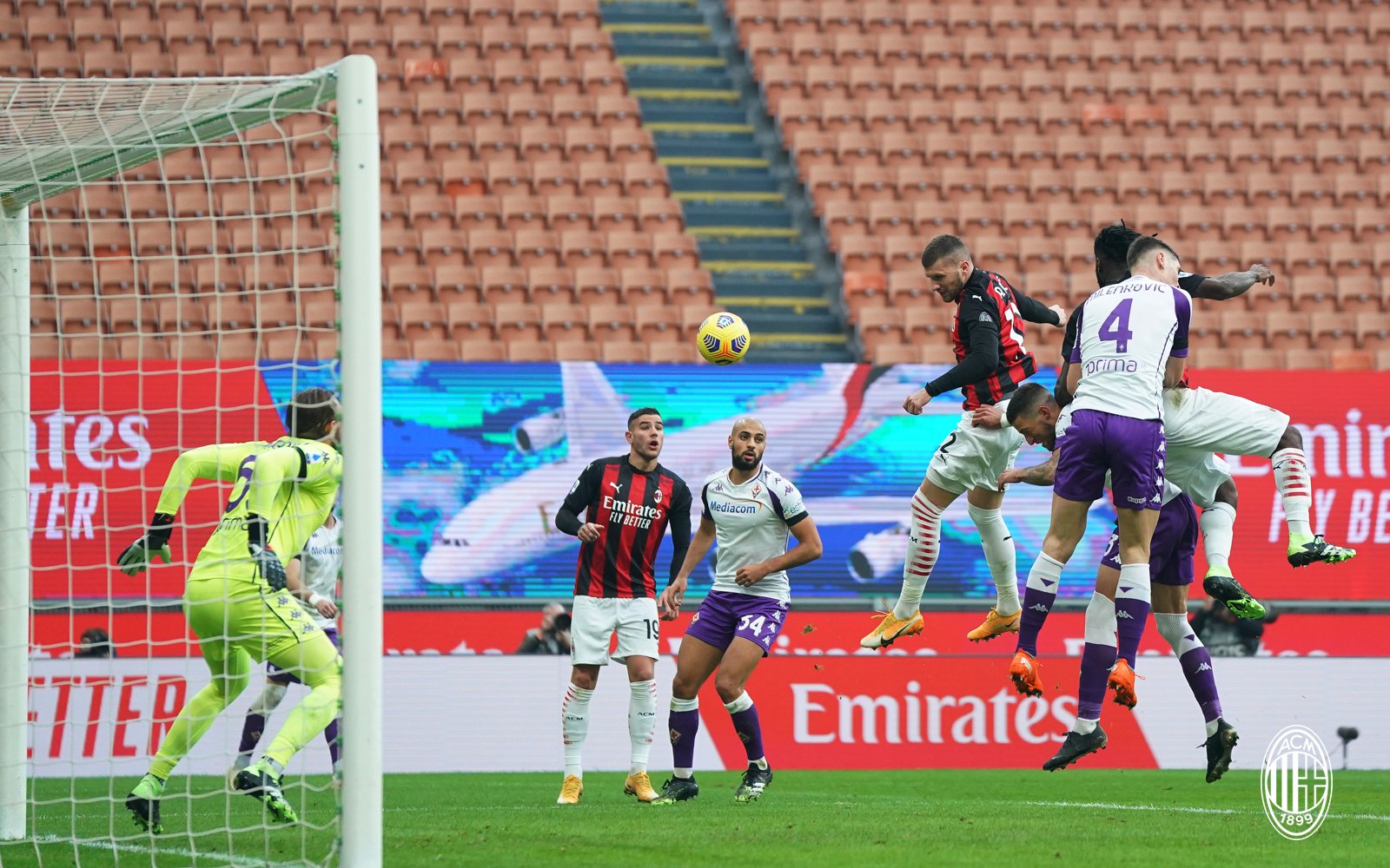AC Milan 2-0 Fiorentina: Rossoneri Mantap di Puncak Klasemen