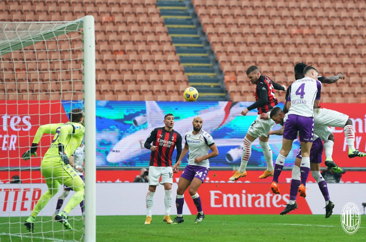 AC Milan 2-0 Fiorentina: Rossoneri Mantap di Puncak Klasemen