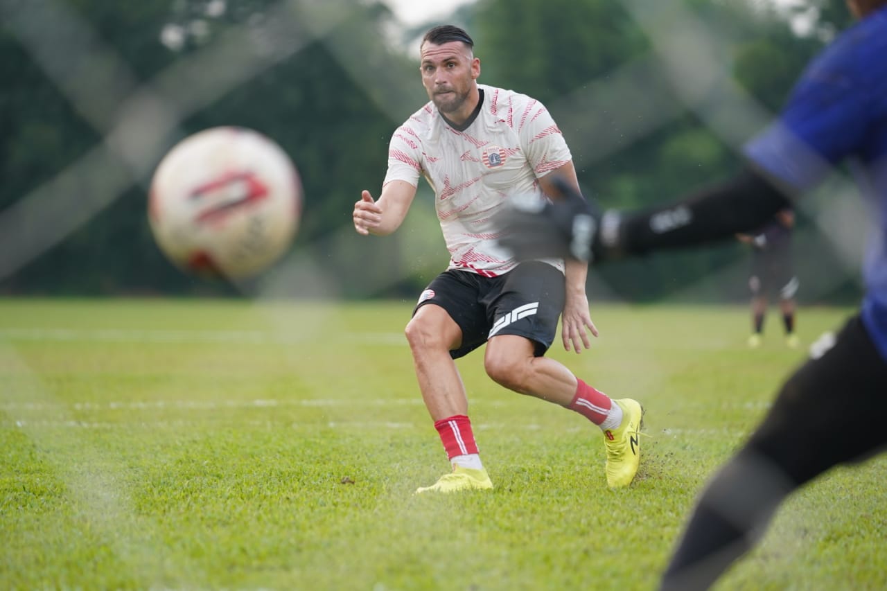 Marko Simic Sangat Menantikan Kehadiran The Jakmania di Stadion