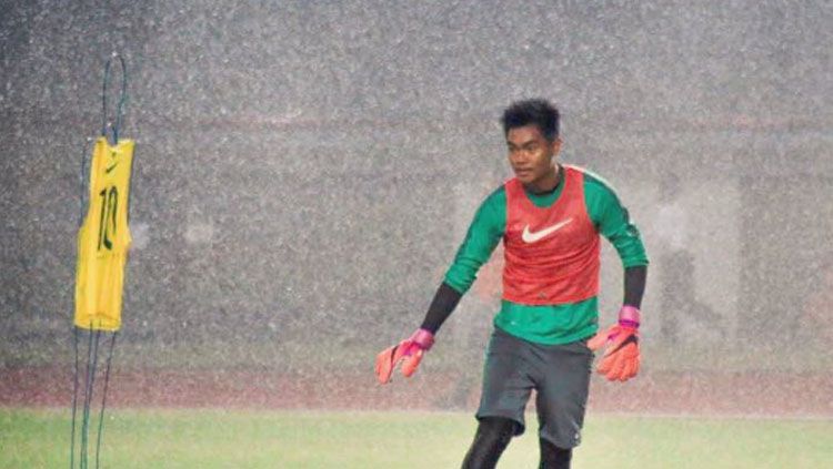 Arema Dapat Dua Kiper Timnas U-23 Beda Generasi