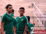 Cegah Virus Corona, Panpel Persebaya Lakukan Penyemprotan Disinfektan saat Jamu Persipura