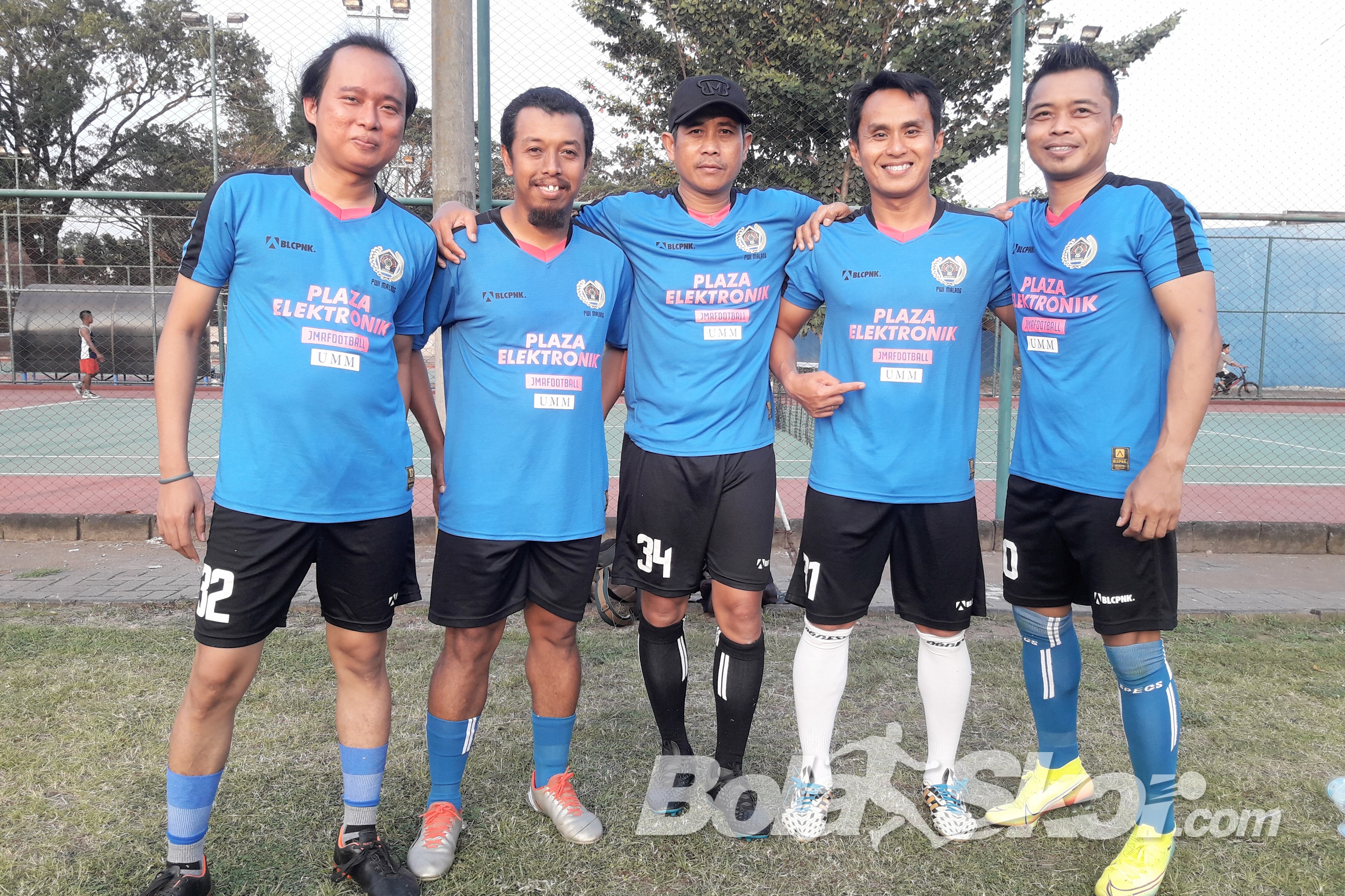 Reuni Kecil Dua Anggota Skuat Juara Arema pada Pertandingan Amal Jurnalis